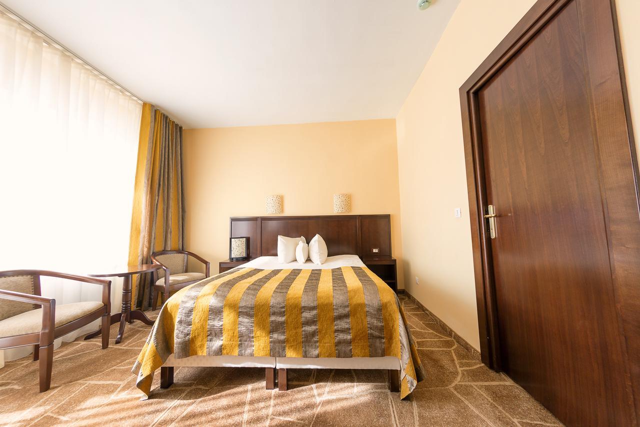 Hotel Parc Alba Iulia Esterno foto