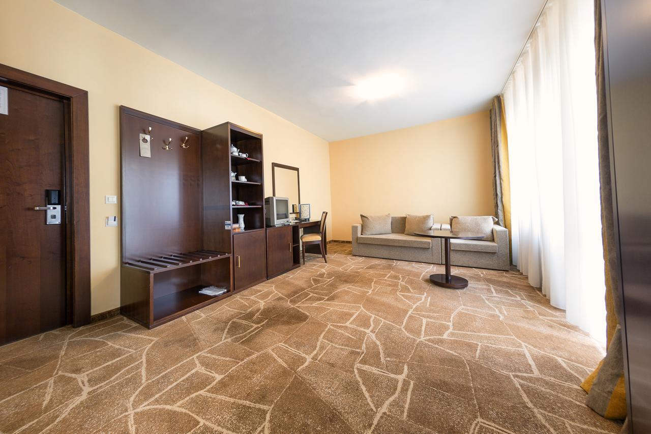 Hotel Parc Alba Iulia Esterno foto
