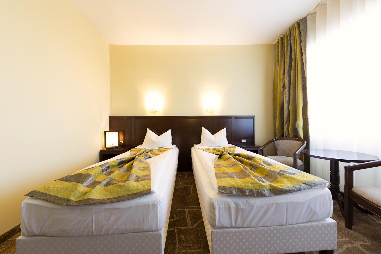 Hotel Parc Alba Iulia Esterno foto