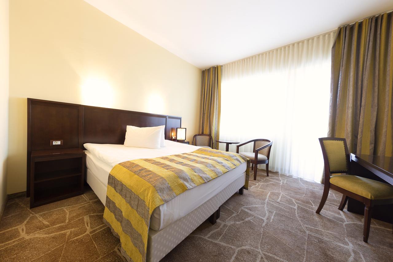 Hotel Parc Alba Iulia Esterno foto