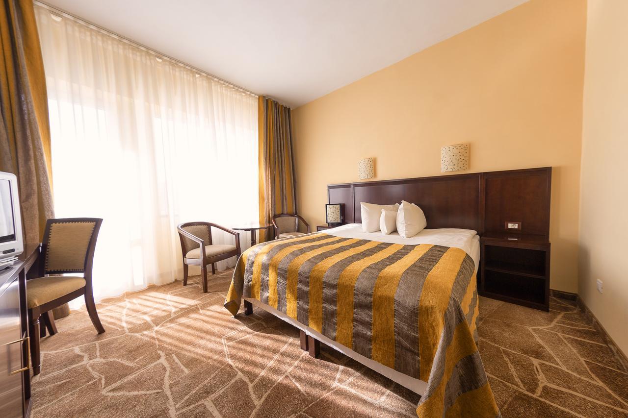 Hotel Parc Alba Iulia Esterno foto