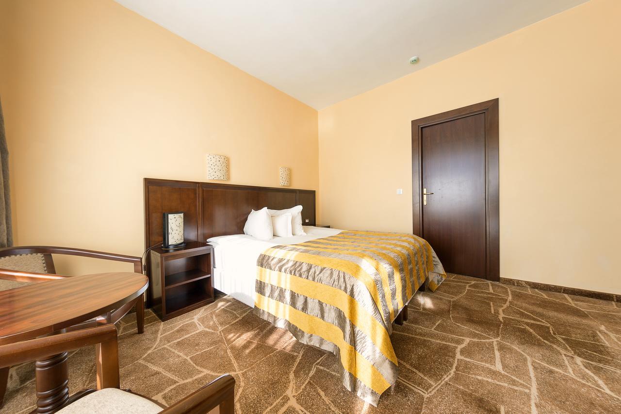 Hotel Parc Alba Iulia Esterno foto