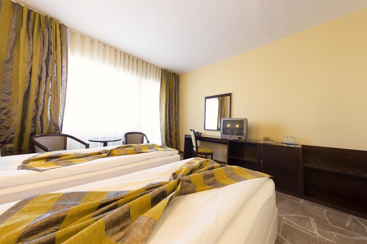 Hotel Parc Alba Iulia Esterno foto